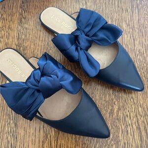 Jack Rogers Women's Navy Bow Mules